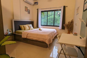 Tropical Haven A Cozy 2BHK-10 mins Vagator, Anjuna, Morjim